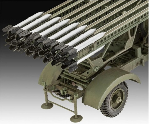 Revell 03338 1/35 BM-13-16 on WOT 8
