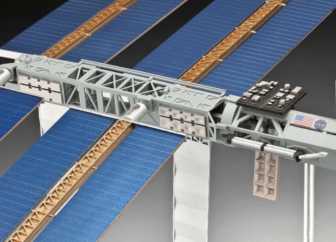 Revell 05651 1/144 Gift Set 25th Anniversary ISS Platinum Edition