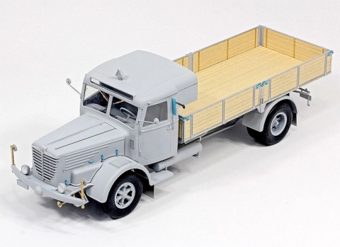 Revell 07580 1/24 Büssing 8000 S 13 mit Trailer