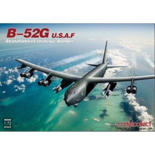 Modelcollect UA72212 USAF B-52 Stratofortress strategic Bomber new version