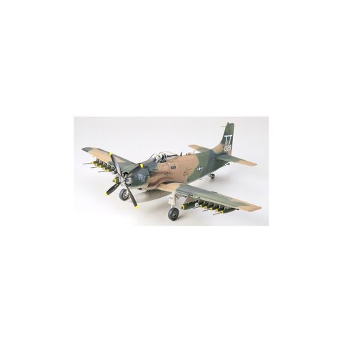 Tamiya 61073 A-1J Skyraider U. S. Air Force