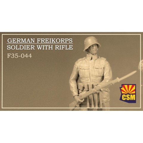 Copper State Models F35-044 German Freikorps Soldier with Rifle