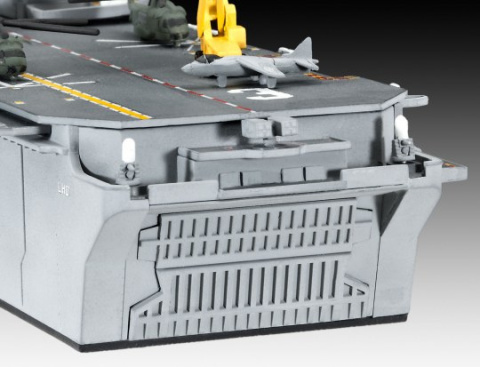 Revell 05178 1/700 Assault Carrier USS WASP CLASS Revell 05178 1/700 Assault Carrier USS WASP CLASS