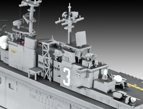 Revell 05178 1/700 Assault Carrier USS WASP CLASS Revell 05178 1/700 Assault Carrier USS WASP CLASS
