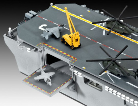 Revell 05178 1/700 Assault Carrier USS WASP CLASS Revell 05178 1/700 Assault Carrier USS WASP CLASS