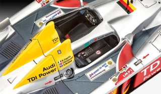 Revell 05682 1/24 Audi R10 TDI Le Mans & 3D Puzzle