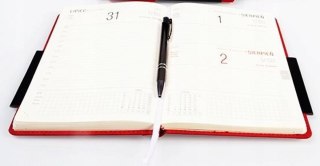 Kalendarz książkowy A5 twarda oprawa Saturn czerwony OPUS 808878