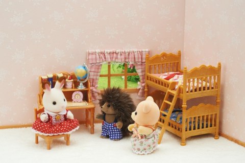 SYLVANIAN ZESTAW Z LOZKIEM PIETROWYM 5338 PUD6