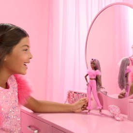 Barbie Deluxe Style Lalka w stroju w stylu Barbiecore