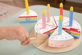 Fisher-Price Drewniany tort urodzinowy Zestaw z 14 elementami do zabawy w dekorowanie i serwowanie