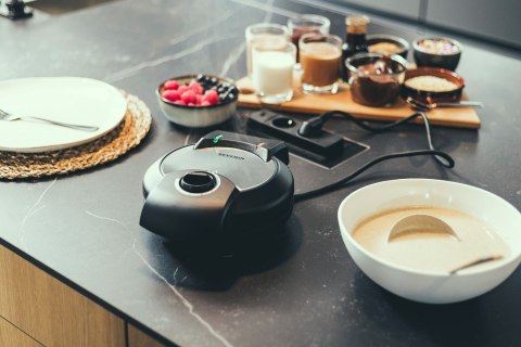 SEVERIN WAFLOWNICA, KSZTAŁT GOFRÓW SERCE, STAL, POWŁOKA ZAPOBIEGA. PRZYWIERANIU, MOC 1300W WA2103