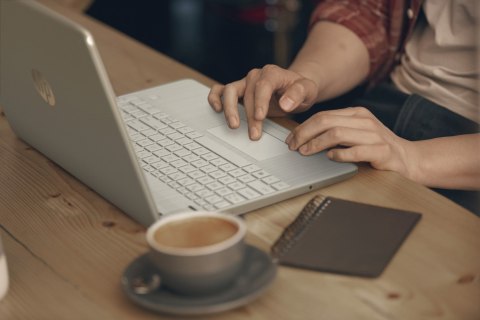 HP 15s-eq2289nw Ryzen 3 5300U 15,6"FHD AG IPS 16GB SSD1TB Radeon RX Vega 6 Cam720p 41Wh Win11 2Y Natural Silver