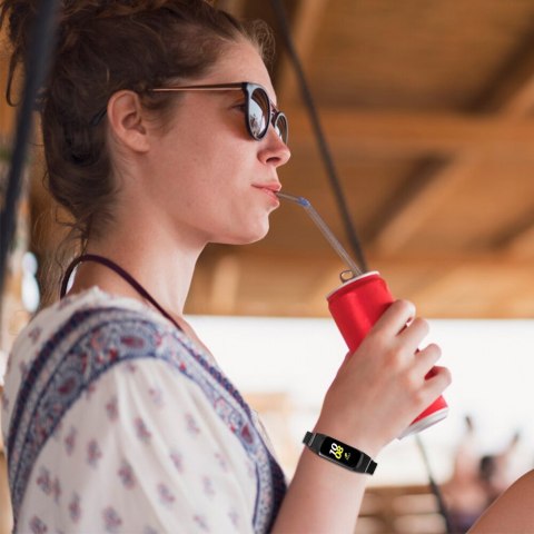 Bransoleta Milanese pasek Alogy stal nierdzewna do Samsung Galaxy Fit 2 SM-R220 Czarna