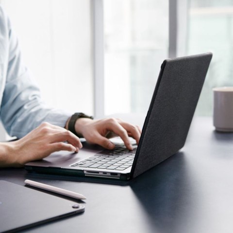 Etui obudowa Spigen Urban Fit do Apple MacBook Pro 14 2021-2022 Black