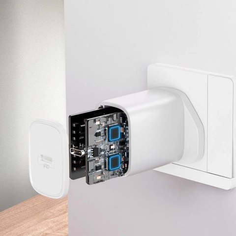 Joyroom szybka ładowarka sieciowa USB Typ C PD 20W wtyczka UK biały (L-P201)