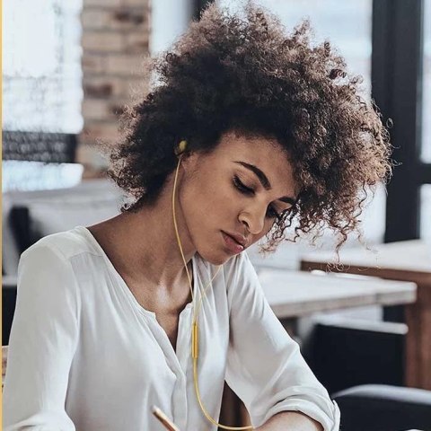 WK Design Sakin Series słuchawki zestaw słuchawkowy z pilotem i mikrofonem 3,5 mm mini jack złoty (YC05)