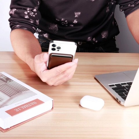 ICarer skórzane magnetyczne etui portfel na karty do iPhone 12 / 13 (Pro / Max / Mini) (kompatybilne z MagSafe) brązowy (XKB0001