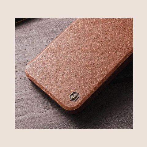 Nillkin Qin Leather Pro Case etui do Samsung Galaxy S22 osłona na aparat kabura pokrowiec obudowa z klapką brązowy