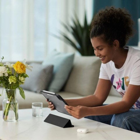 ESR ASCEND HYBRID iPad Pro 12.9 2020 / 2021 / 2022 / iPad Air 13 2024 BLACK