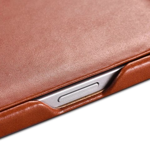 ICarer Curved Edge Vintage Folio skórzane etui pokrowiec ze skóry naturalnej iPhone 13 Pro brązowy (RIX1303-BN)