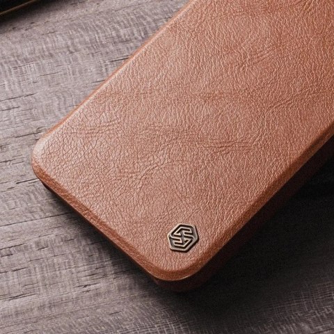 Skórzane etui z klapką osłoną aparatu do iPhone 15 Pro Nillkin Qin Pro Leather - czarne