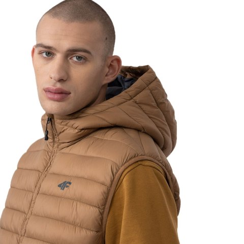 Kamizelka męska 4F M063 jasny brąz 4FAW23TVESM063 82S Kamizelka męska 4F M063 jasny brąz 4FAW23TVESM063 82S