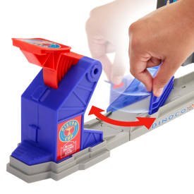 Disney Pixar Cars Auta Tor kaskaderski Złoty Tłok Zestaw