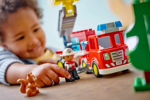 LEGO DUPLO TOWN 10473 Wóz strażacki z wężem i strażakiem