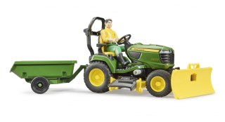 Traktorek John Deere z kosiarką, łyżką przyczepką i figurką ogrodnika BRUDER BR-62104