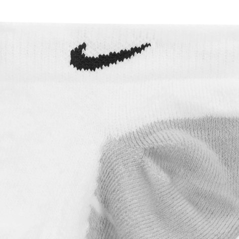 Skarpety Nike Everyday Max Cushioned białe SX6964 100 Skarpety Nike Everyday Max Cushioned białe SX6964 100